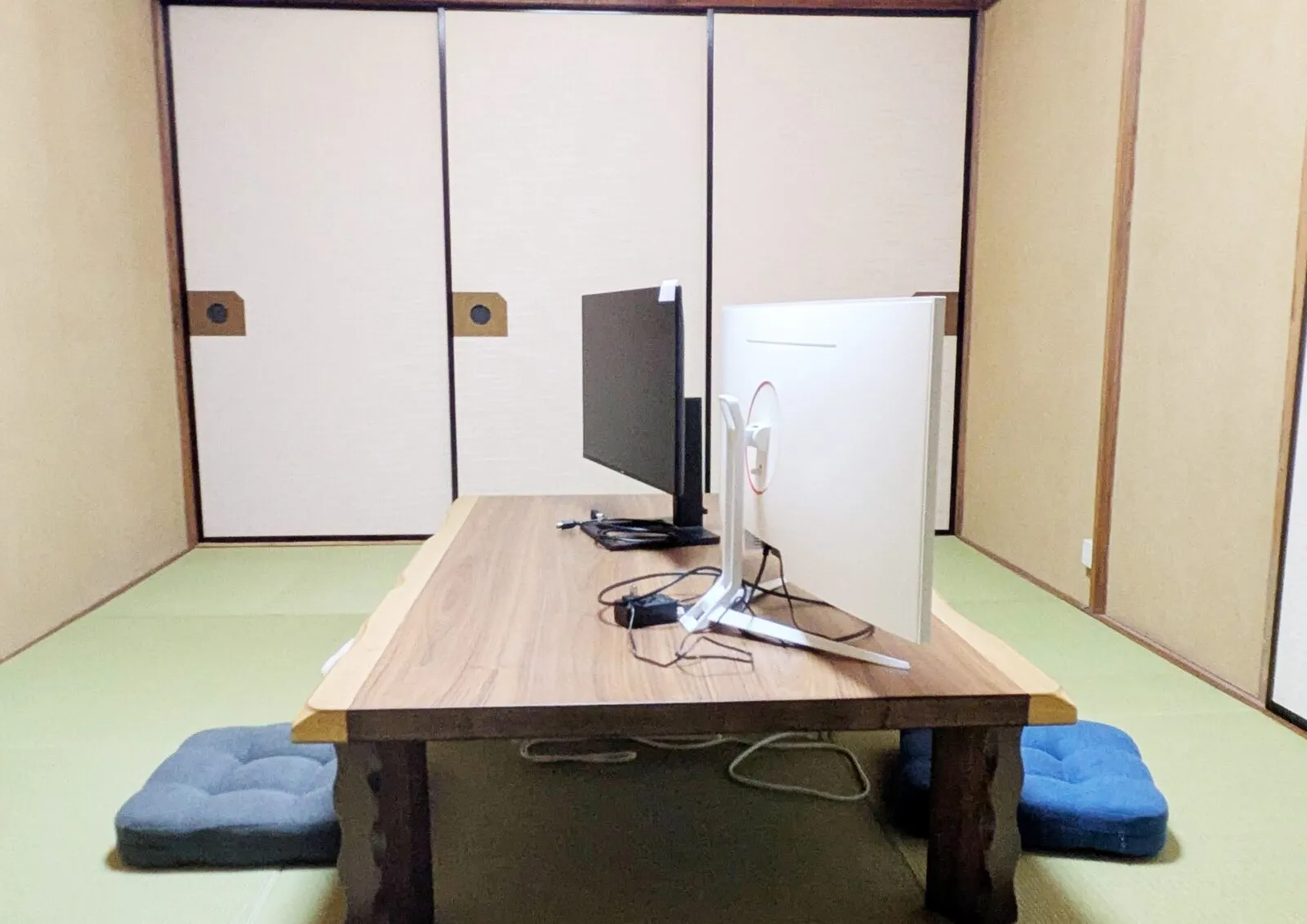 ごろりとくつろげる畳のワークスペース